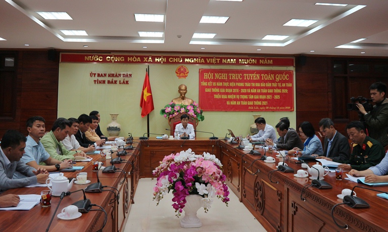 Tổng kết 5 năm thực hiện phong trào thi đua bảo đảm trật tự, an toàn giao thông